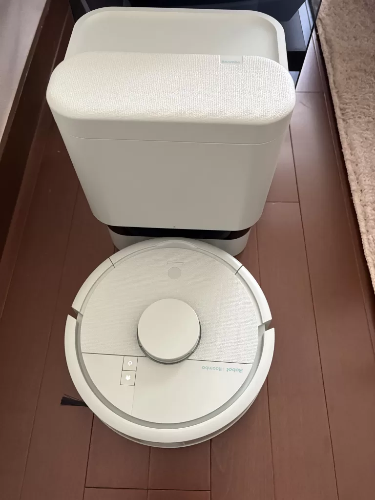 Roomba Mini 本体と充電スタンド